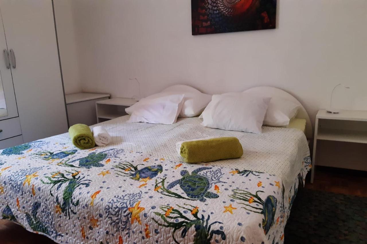Juka House Villa Milna  Buitenkant foto